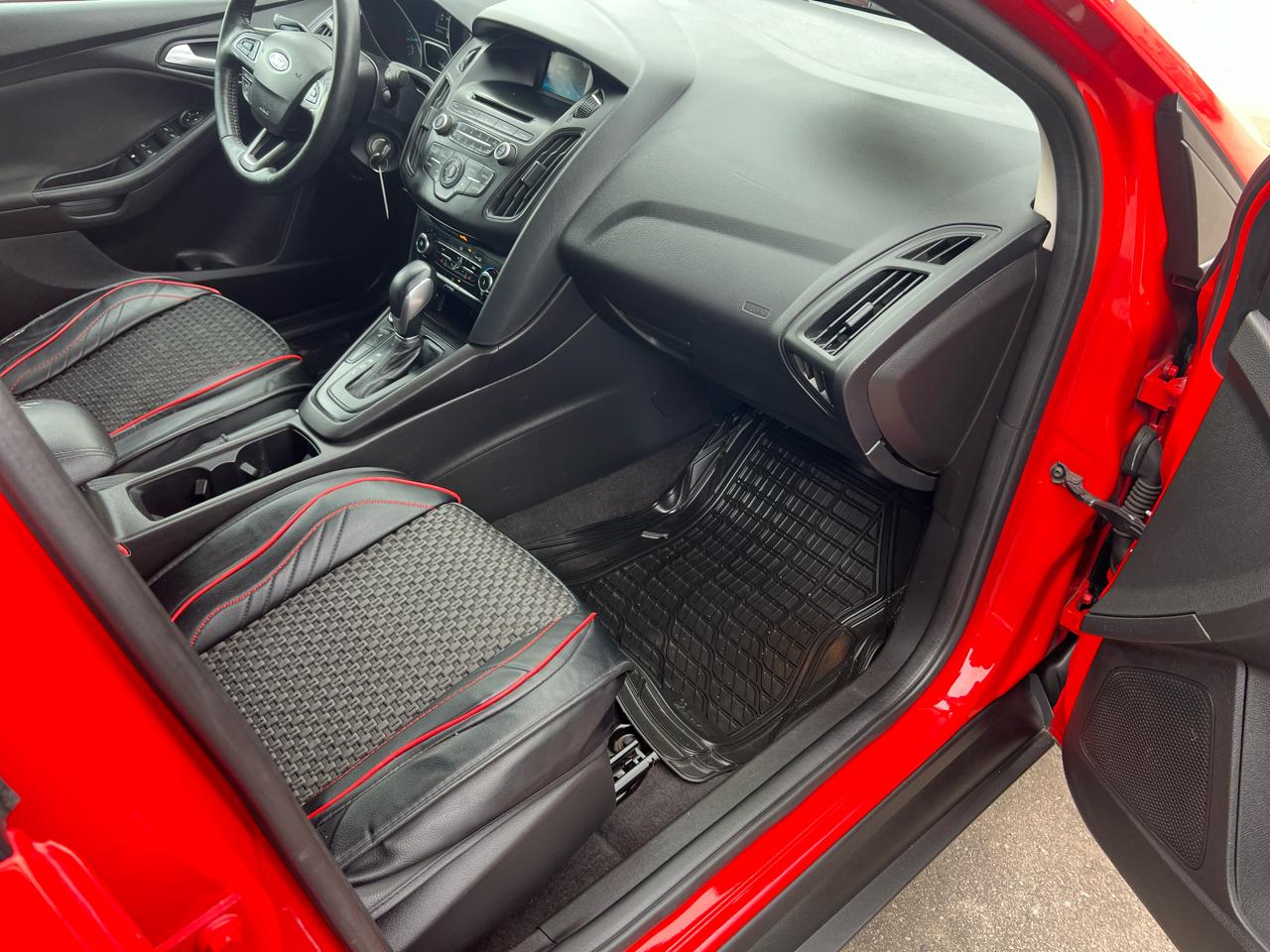 Ford Focus SE Sedan 2017