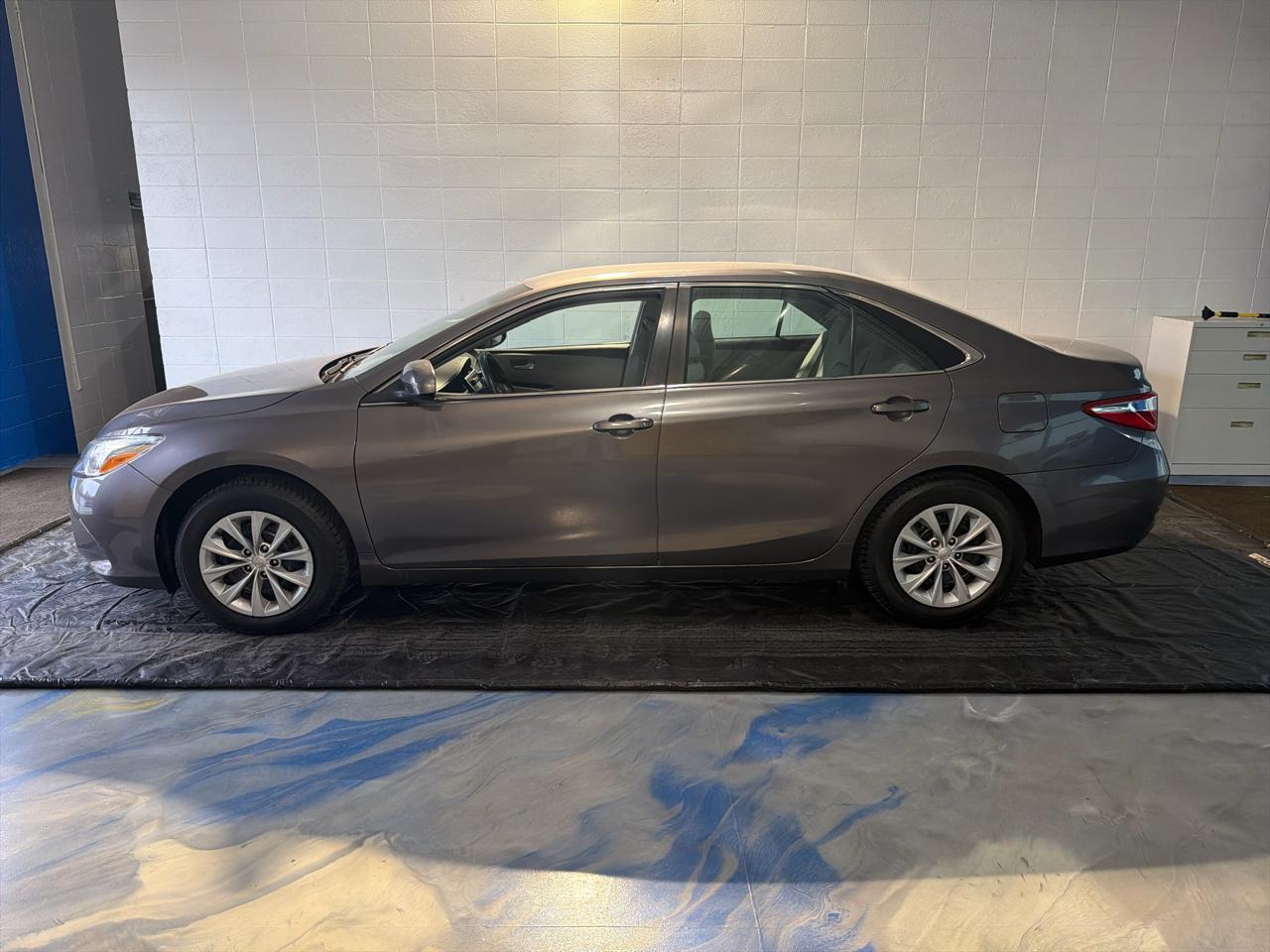 Toyota Camry 4dr Sdn I4 Auto SE w/Special Edition Pkg (Natl) 2016