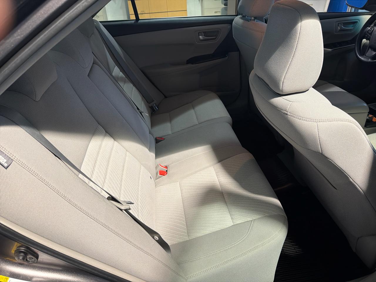 Toyota Camry 4dr Sdn I4 Auto SE w/Special Edition Pkg (Natl) 2016