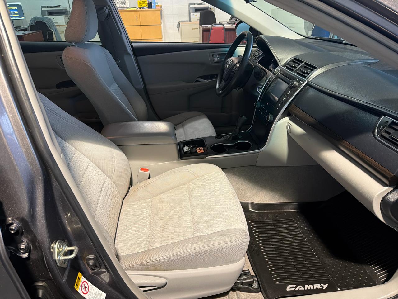 Toyota Camry 4dr Sdn I4 Auto SE w/Special Edition Pkg (Natl) 2016