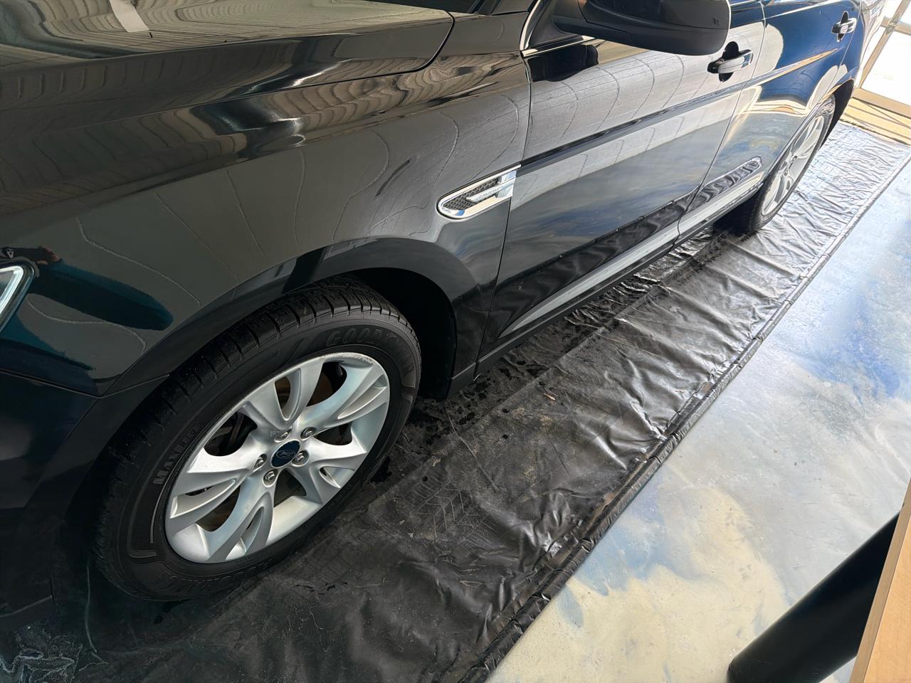 Ford Taurus 4dr Sdn SEL FWD 2011