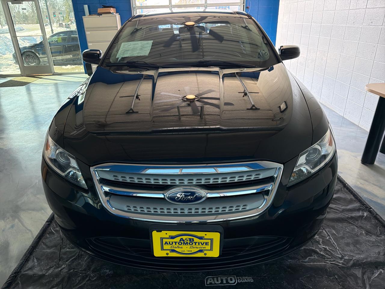 Ford Taurus 4dr Sdn SEL FWD 2011