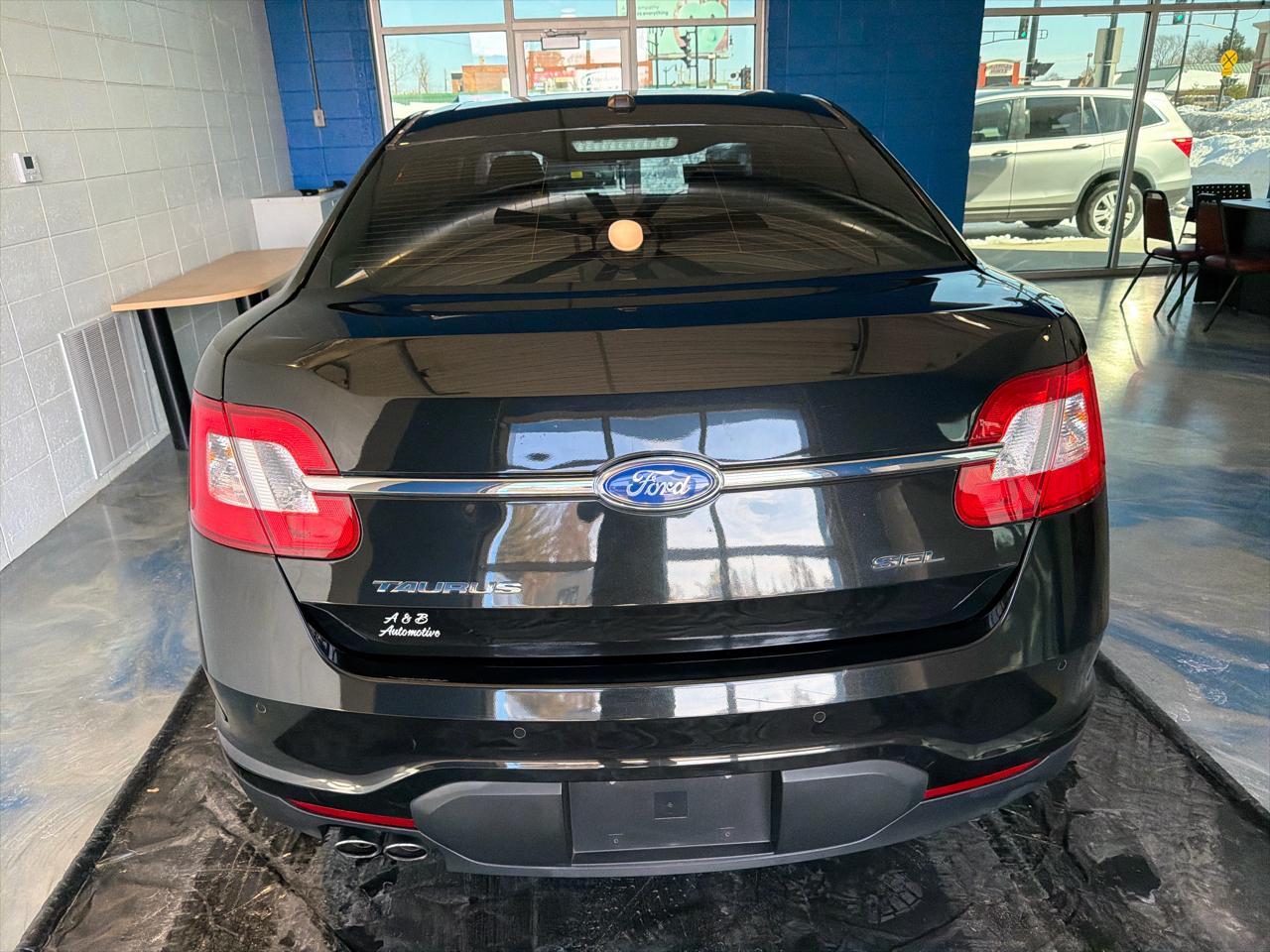 Ford Taurus 4dr Sdn SEL FWD 2011