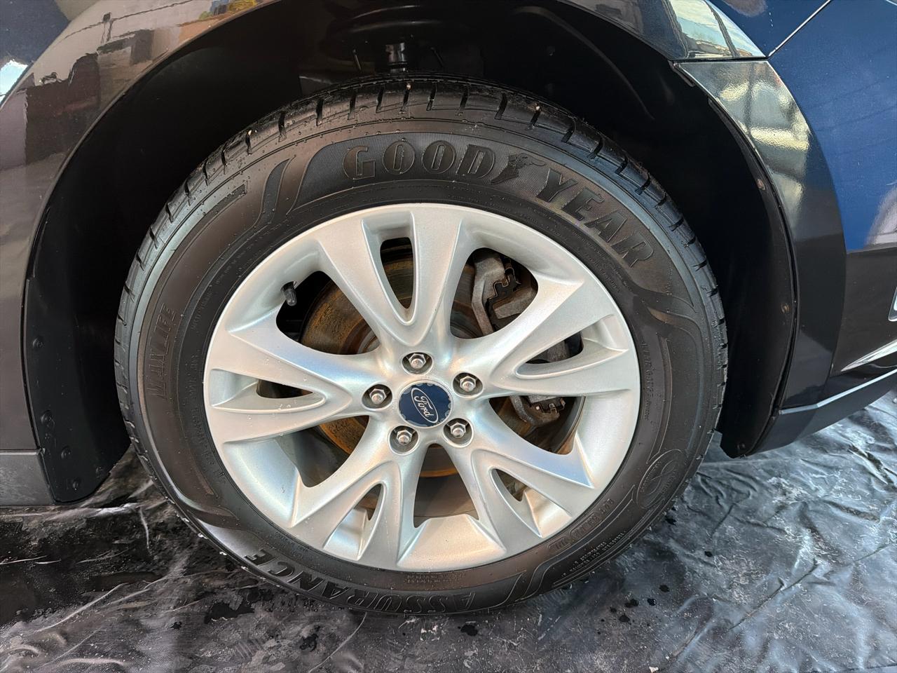 Ford Taurus 4dr Sdn SEL FWD 2011