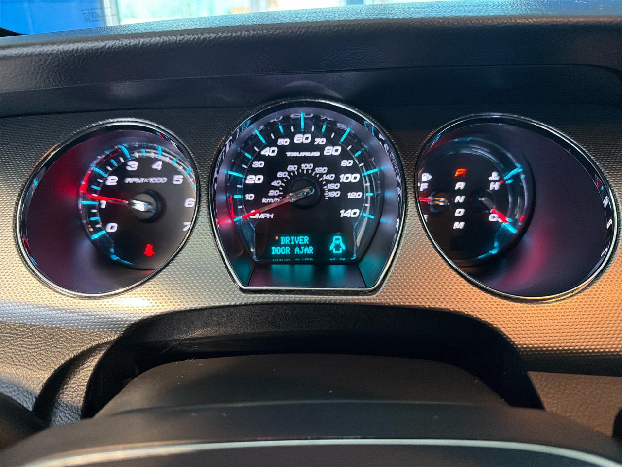 Ford Taurus 4dr Sdn SEL FWD 2011