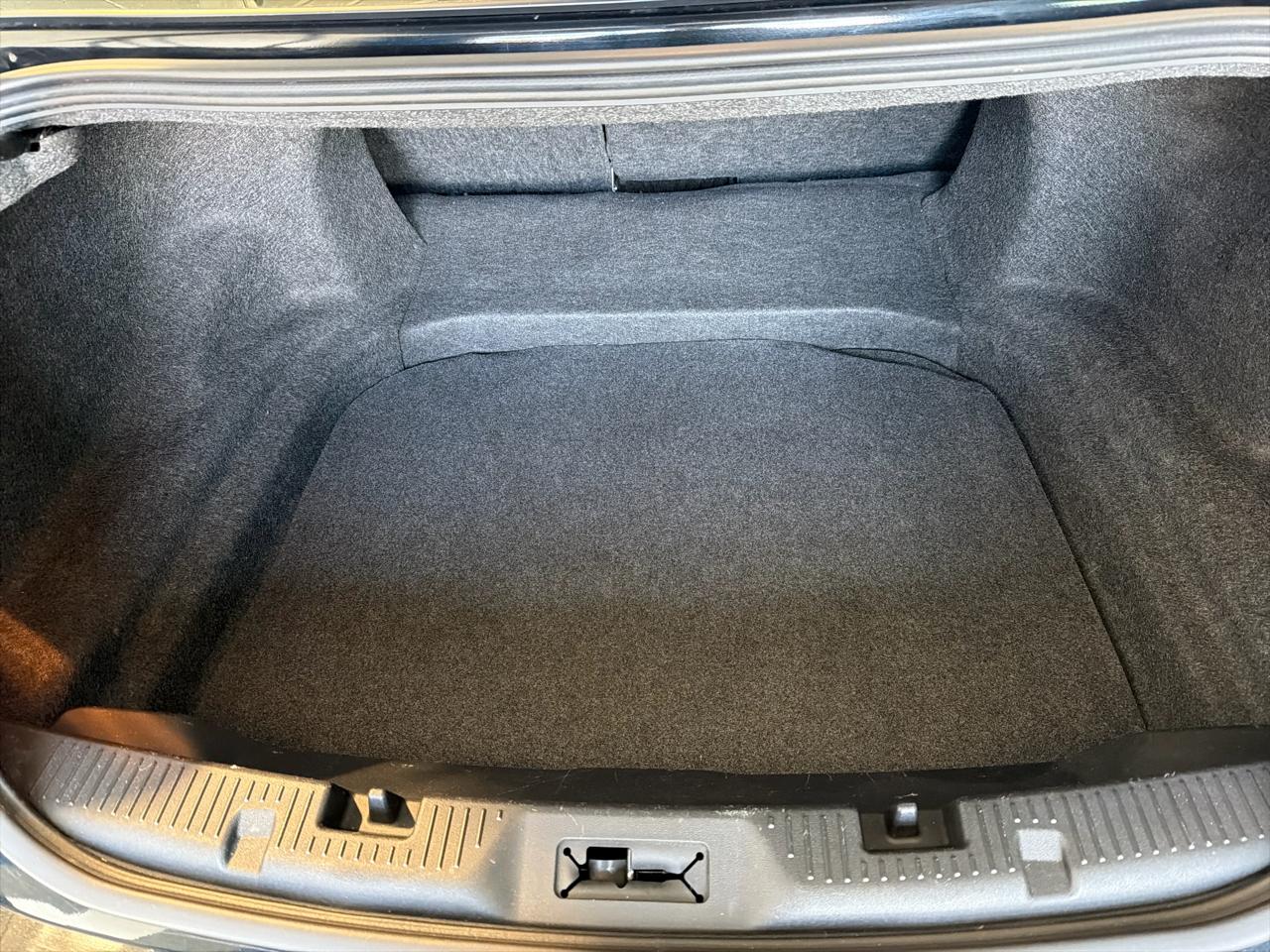 Ford Taurus 4dr Sdn SEL FWD 2011