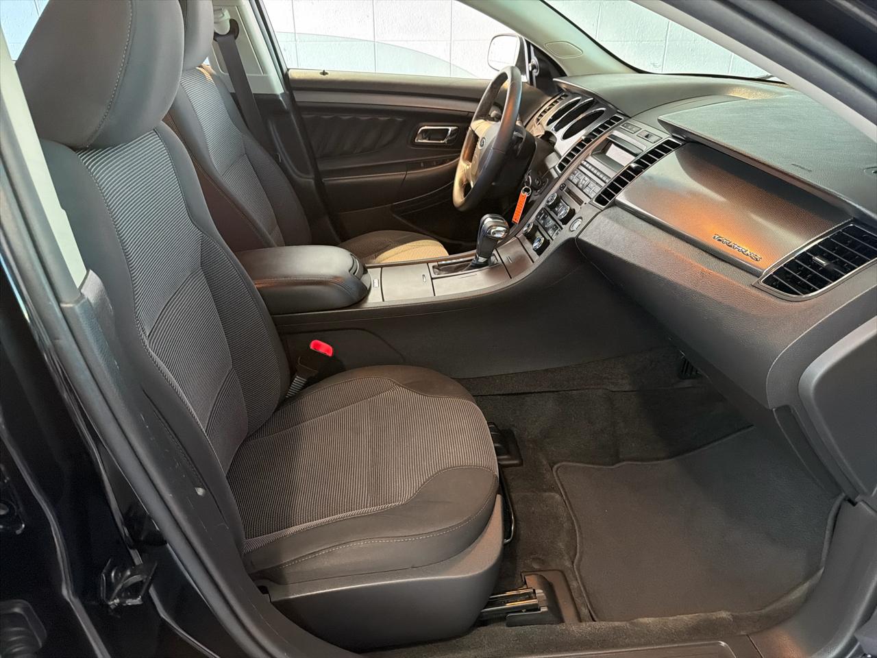 Ford Taurus 4dr Sdn SEL FWD 2011