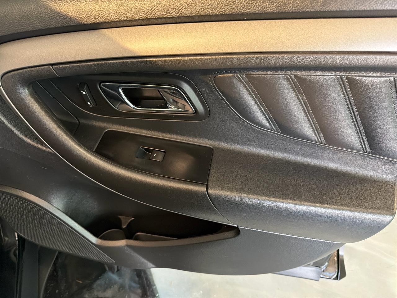 Ford Taurus 4dr Sdn SEL FWD 2011