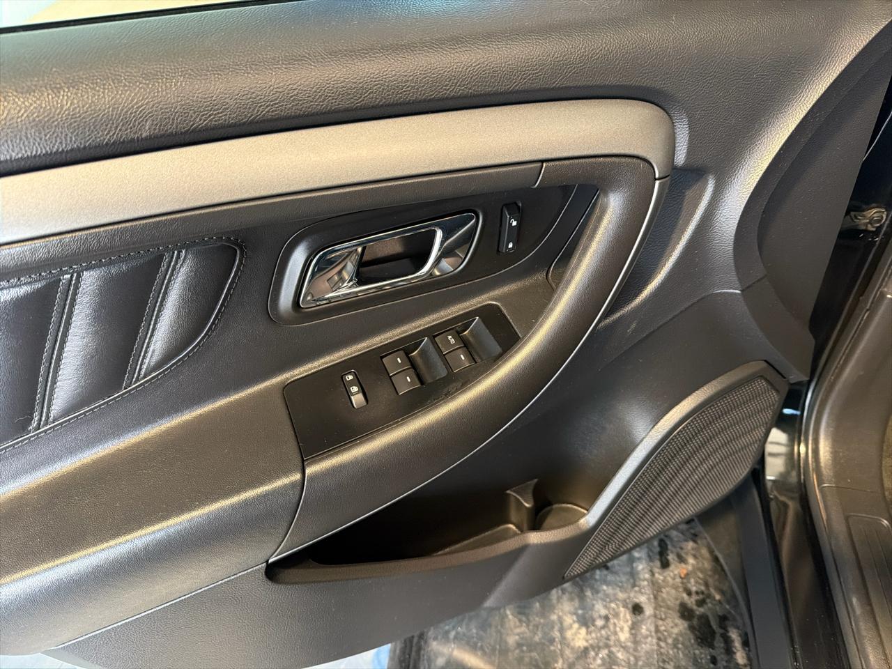 Ford Taurus 4dr Sdn SEL FWD 2011