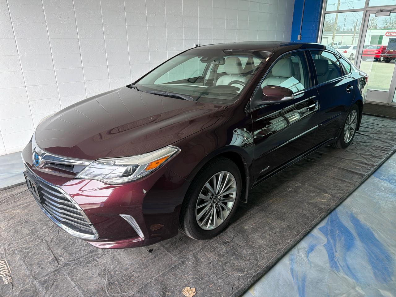 Toyota Avalon Hybrid Limited (Natl) 2017