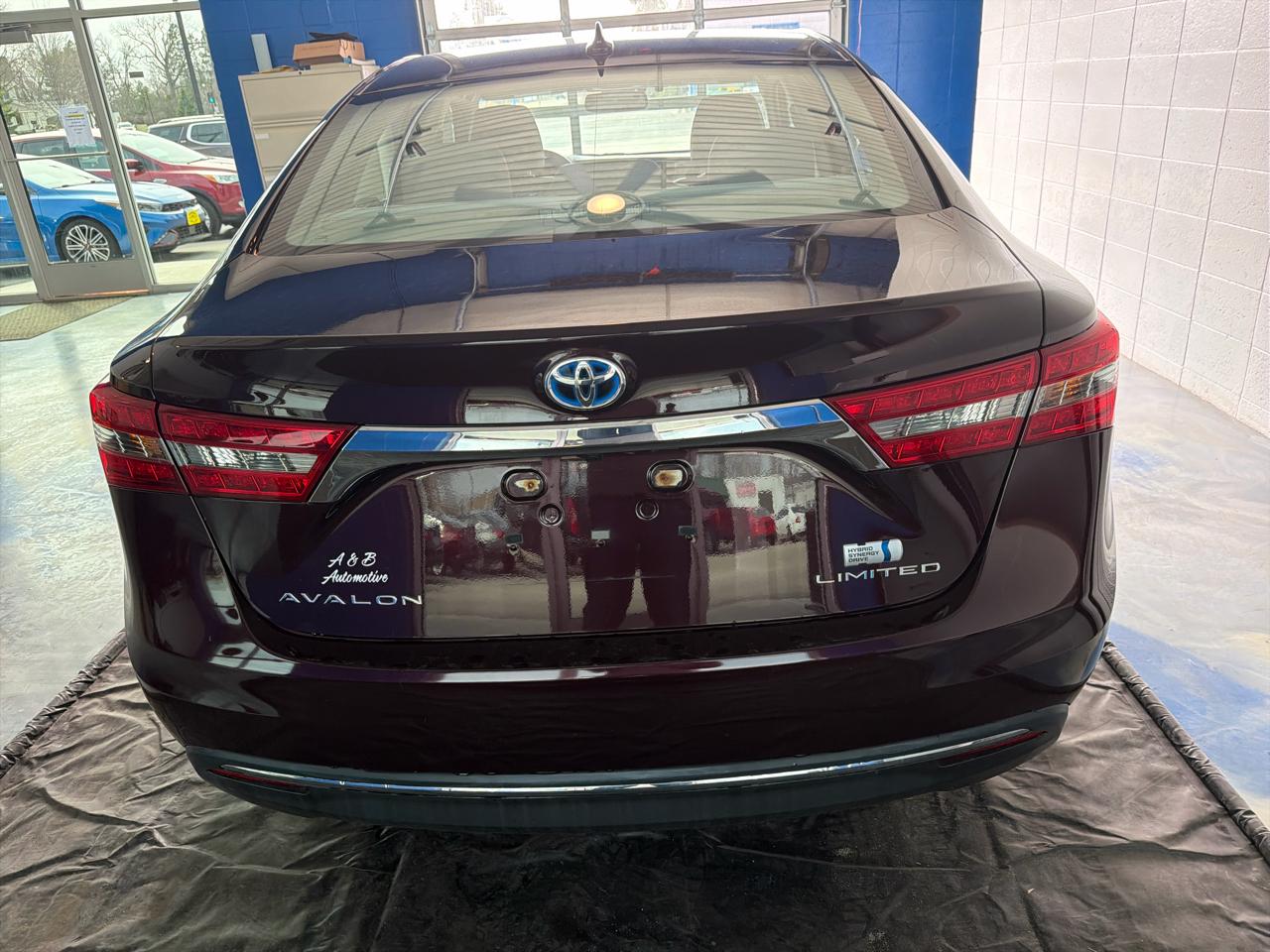 Toyota Avalon Hybrid Limited (Natl) 2017