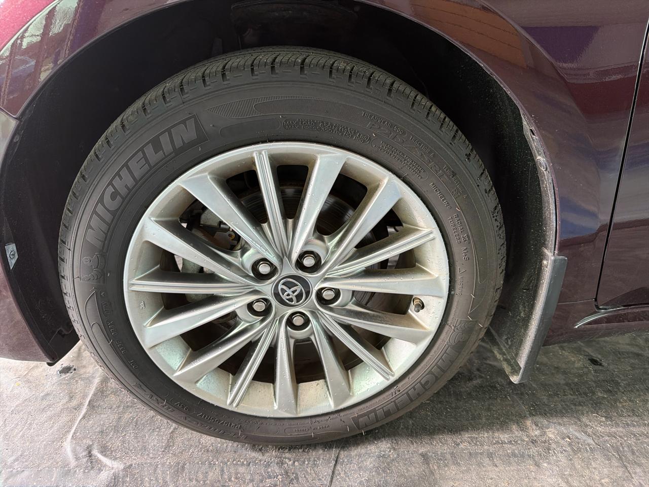 Toyota Avalon Hybrid Limited (Natl) 2017