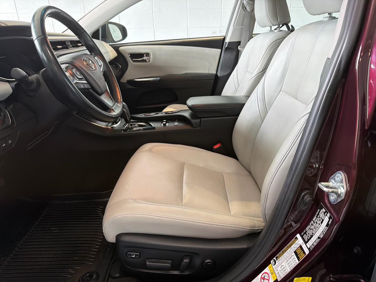 Toyota Avalon Hybrid Limited (Natl) 2017