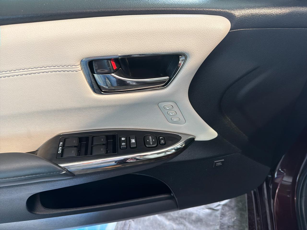 Toyota Avalon Hybrid Limited (Natl) 2017