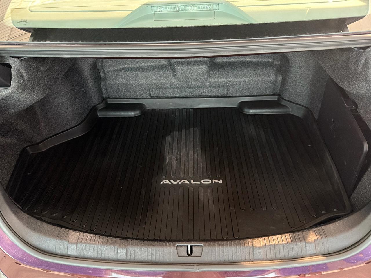 Toyota Avalon Hybrid Limited (Natl) 2017