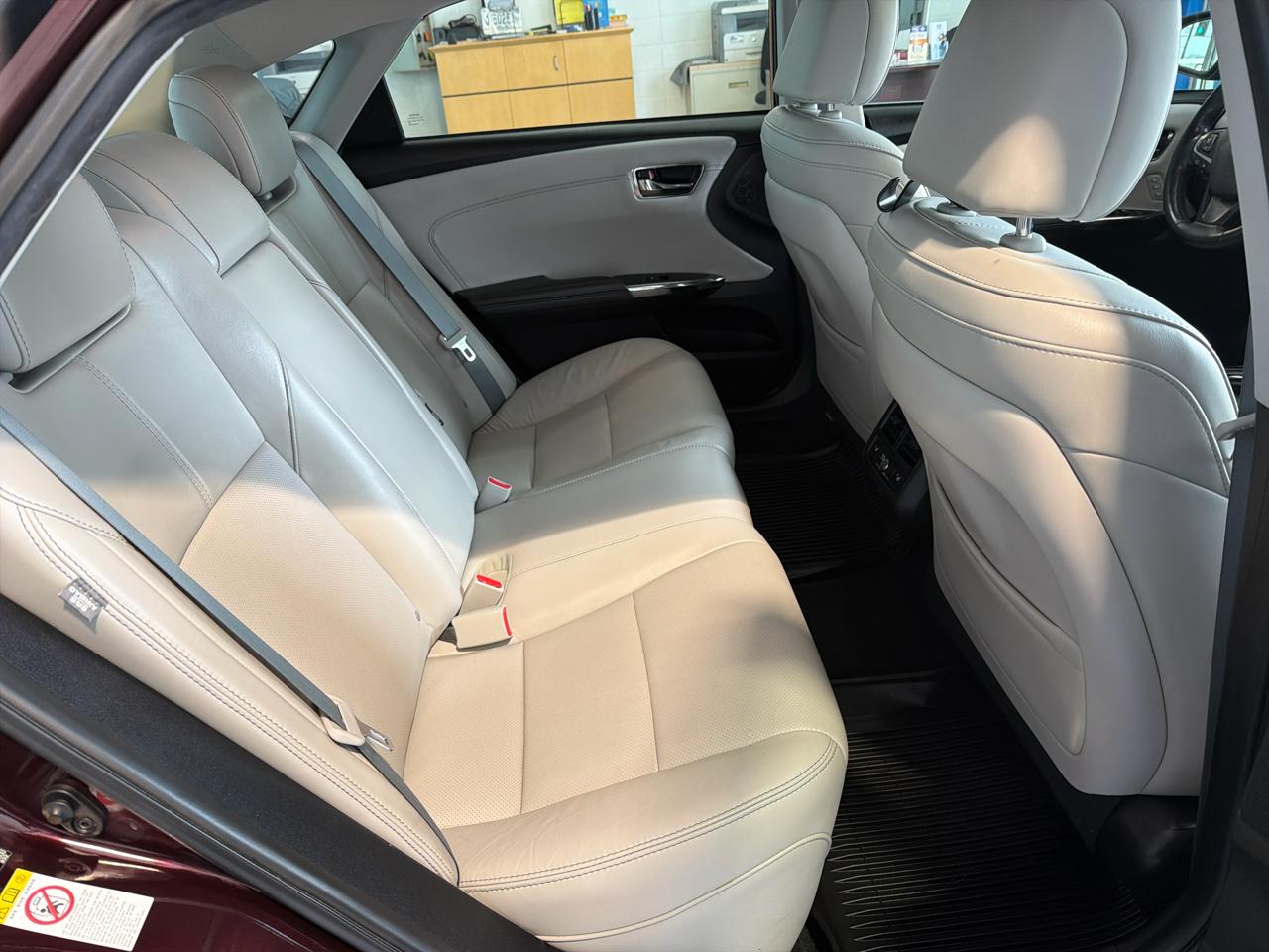 Toyota Avalon Hybrid Limited (Natl) 2017