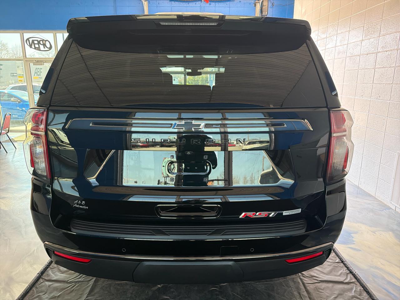 Chevrolet Suburban 4WD 4dr RST 2022