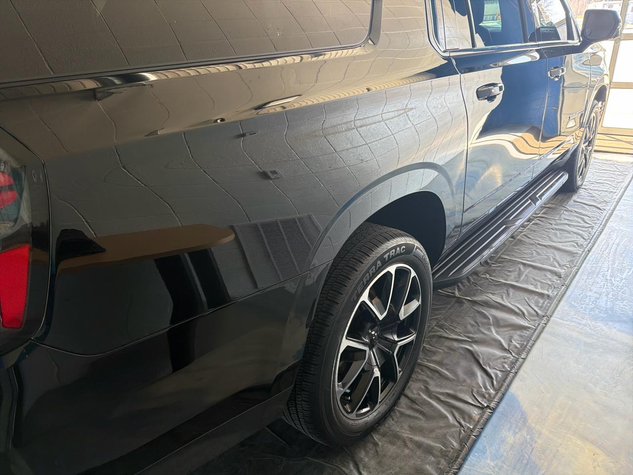 Chevrolet Suburban 4WD 4dr RST 2022