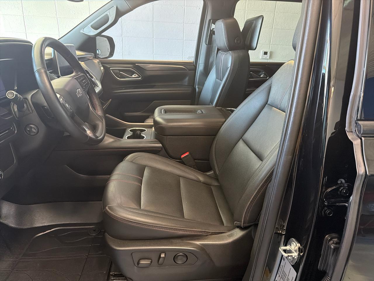 Chevrolet Suburban 4WD 4dr RST 2022