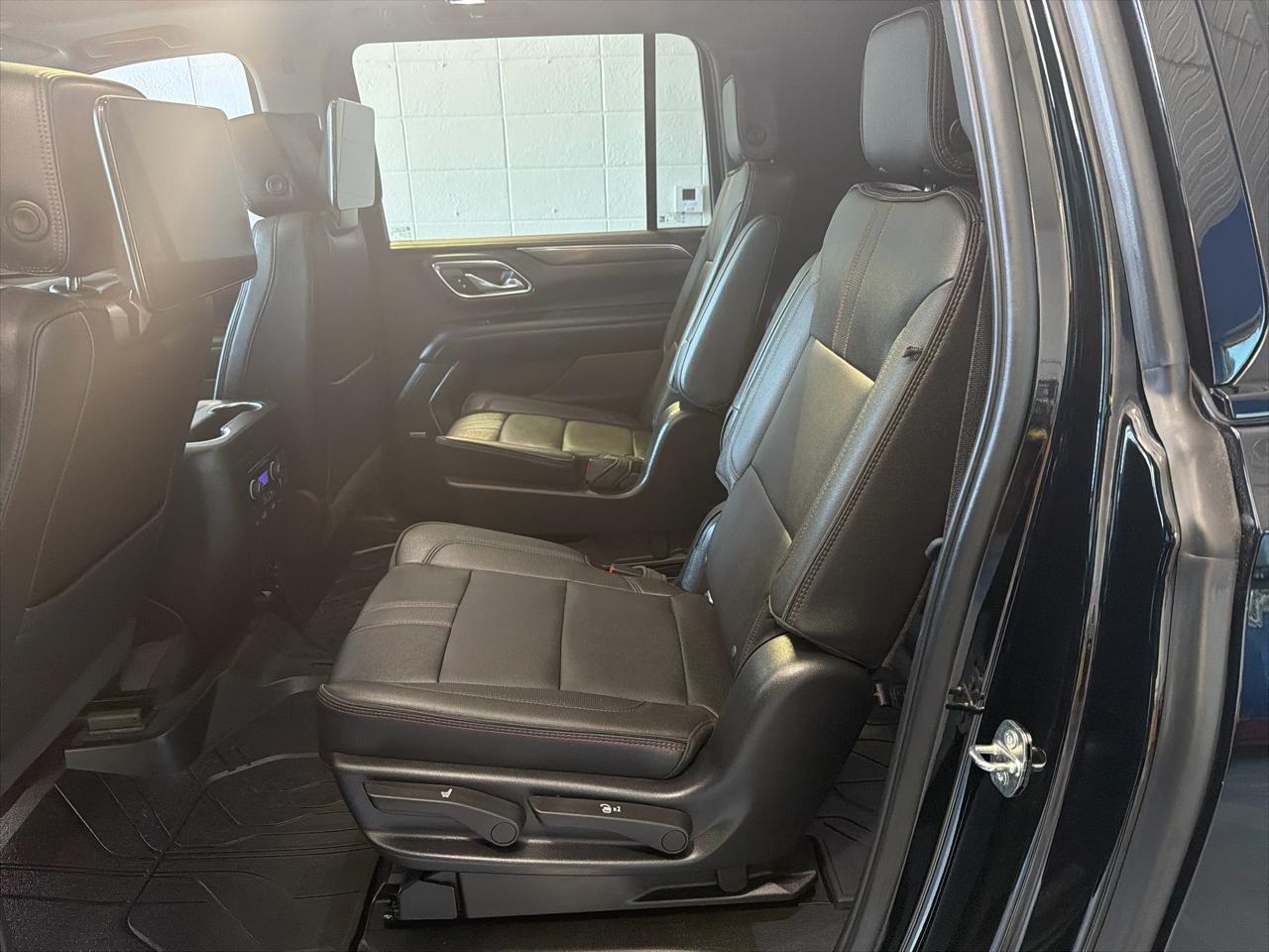 Chevrolet Suburban 4WD 4dr RST 2022