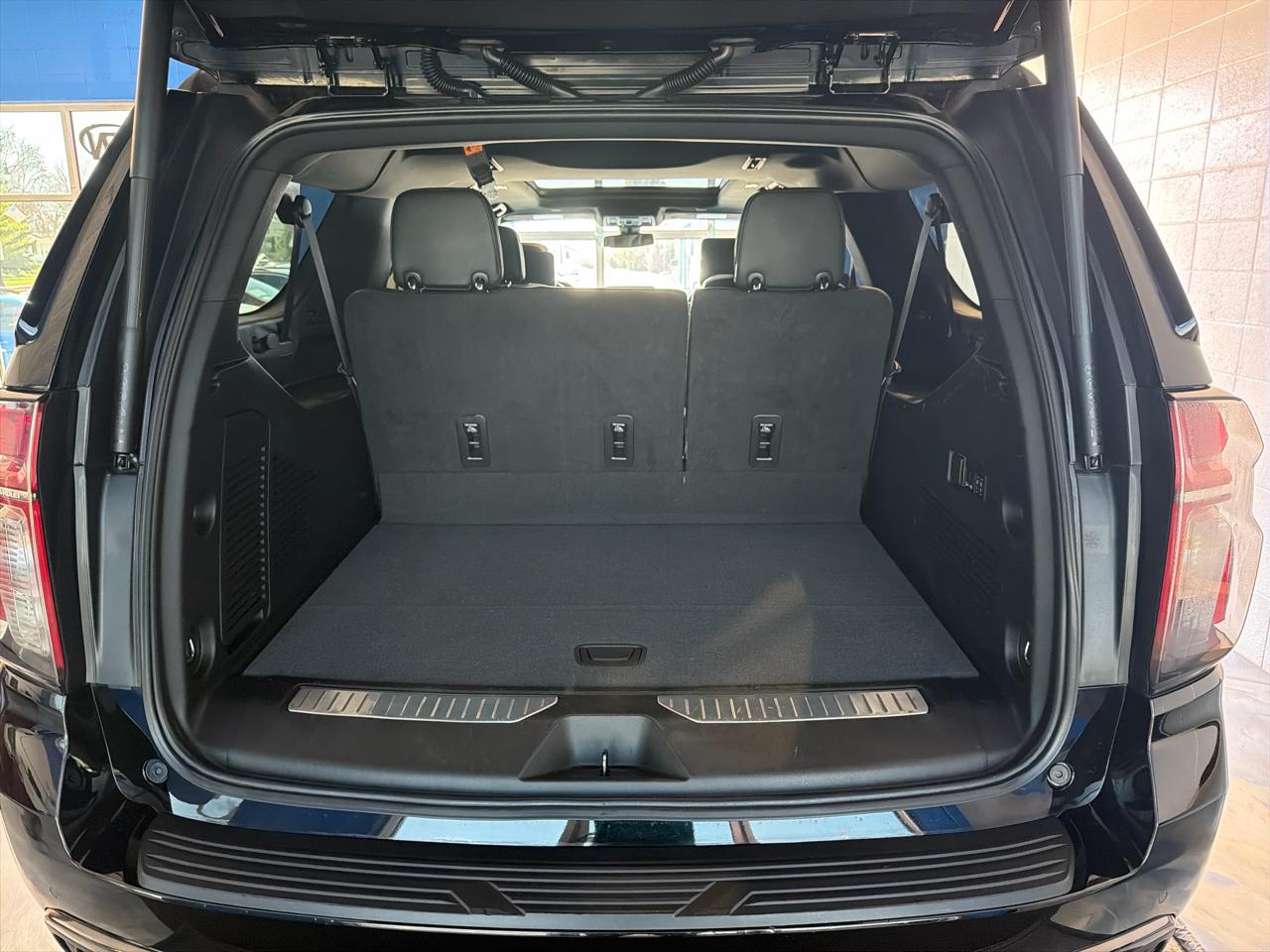 Chevrolet Suburban 4WD 4dr RST 2022