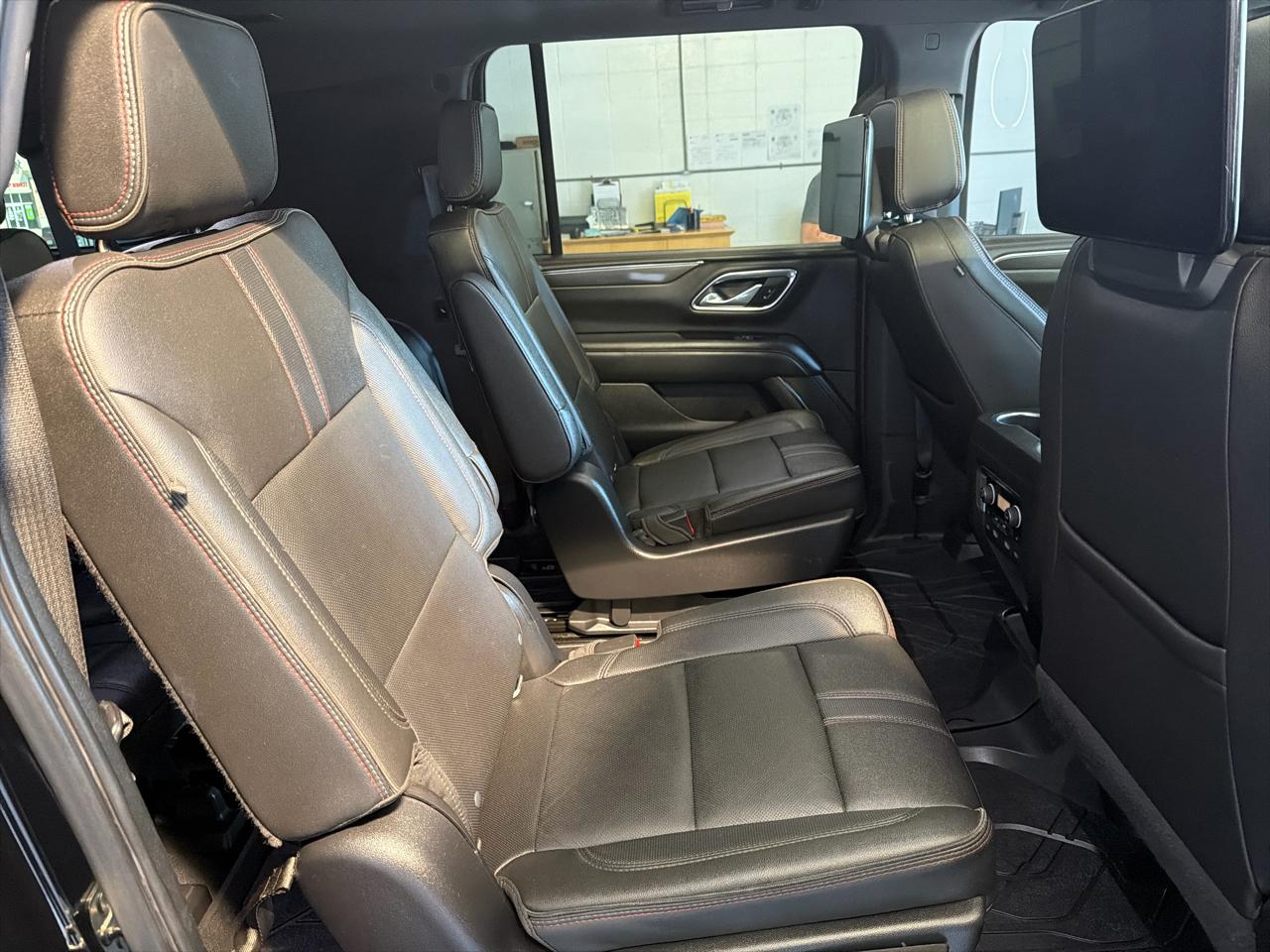 Chevrolet Suburban 4WD 4dr RST 2022