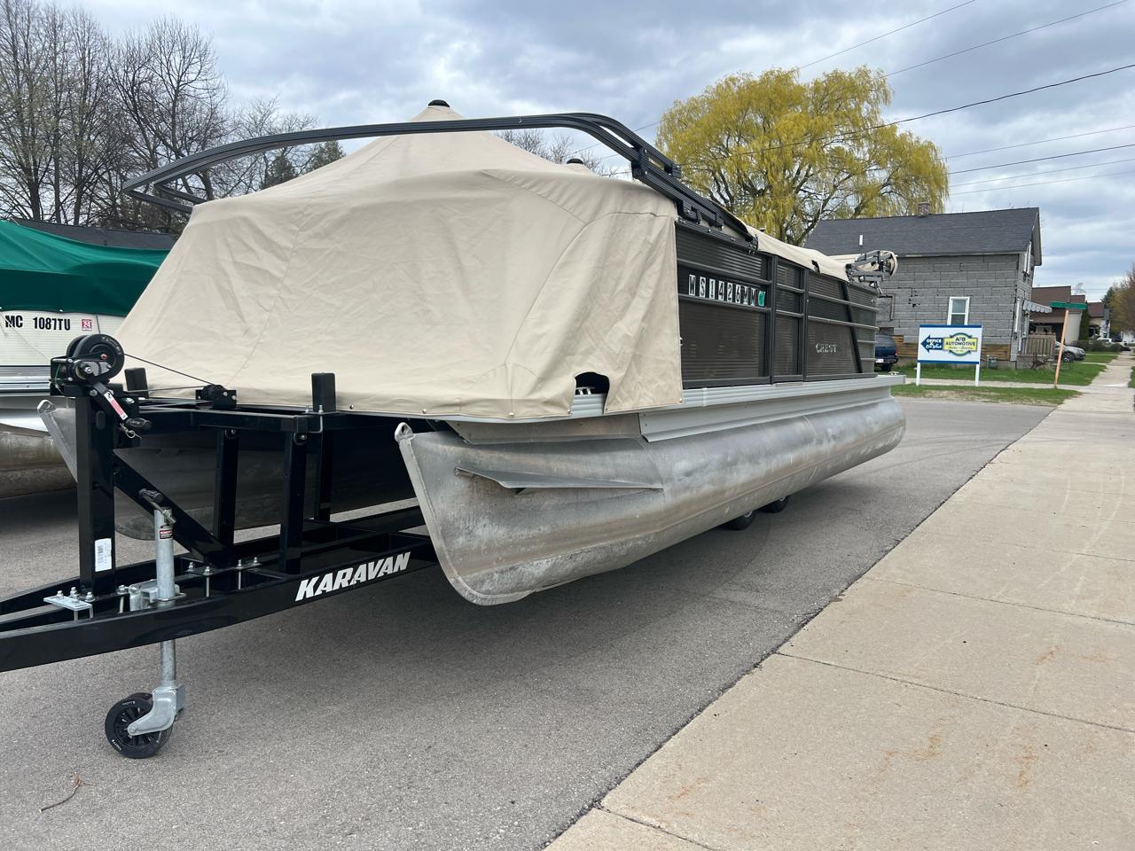 Crest Pontoons Classic LX  2021