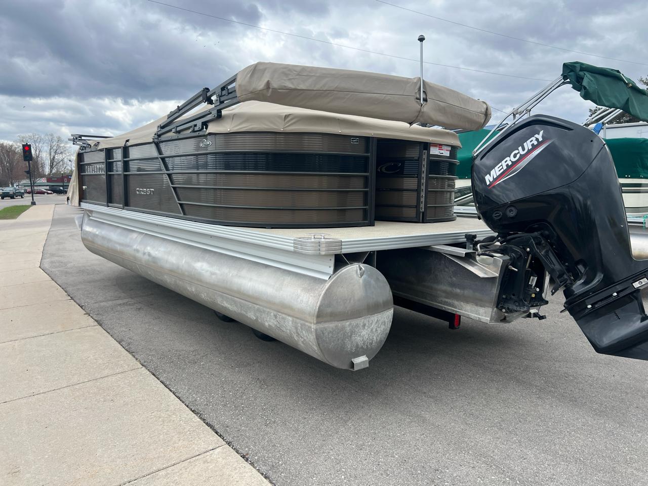 Crest Pontoons Classic LX  2021