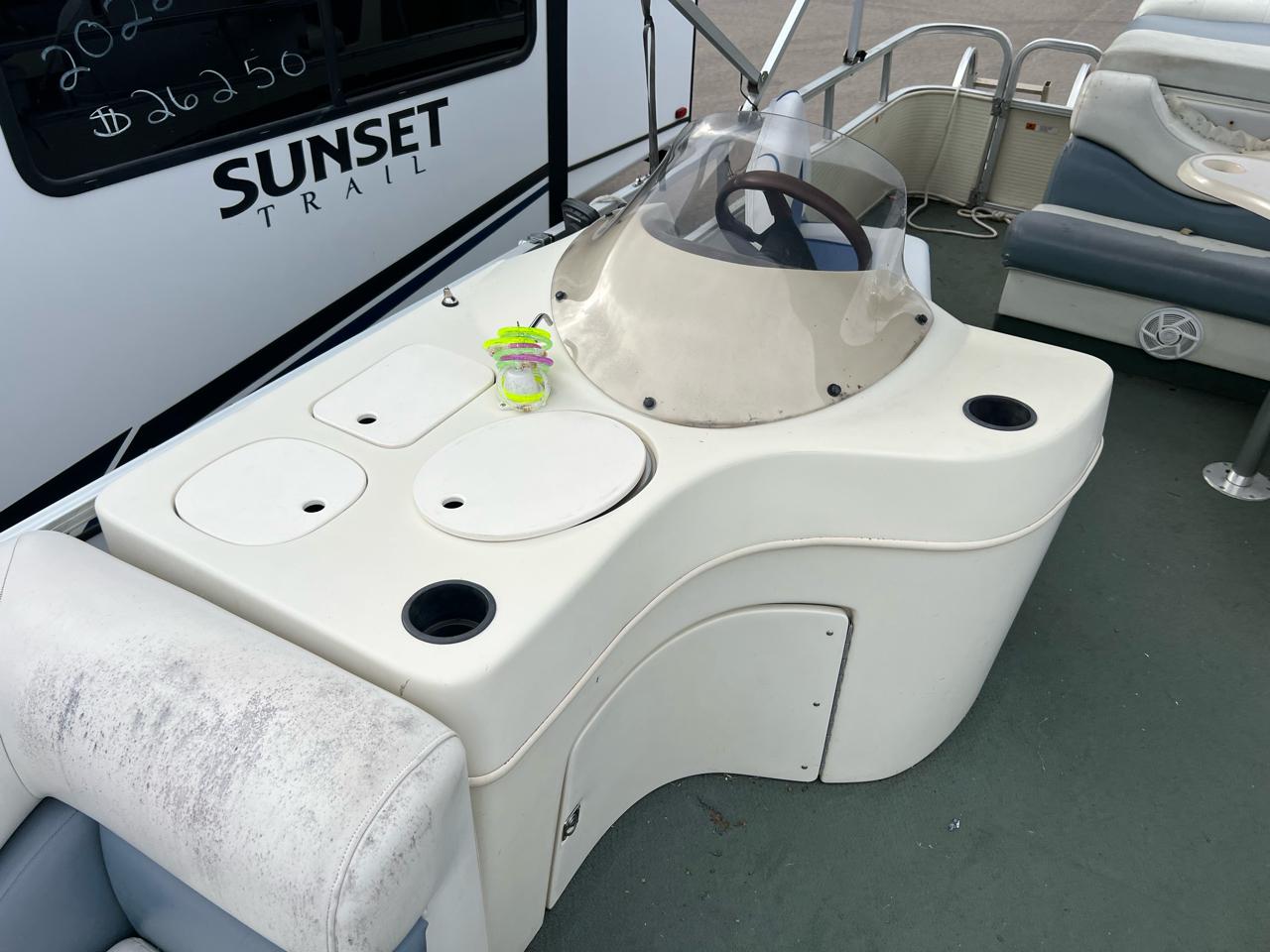 Lowe Suncruiser  2000