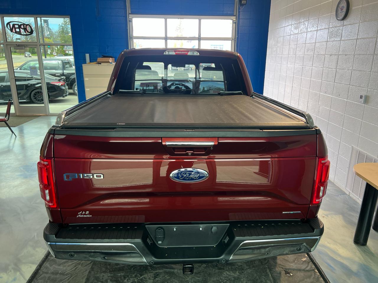 Ford F-150 Lariat SuperCrew Short Box 4WD 2015