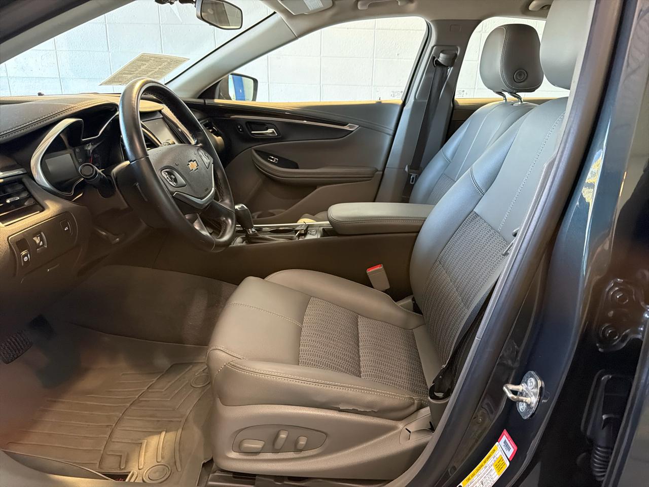 Chevrolet Impala 4dr Sdn LT w/1LT 2018