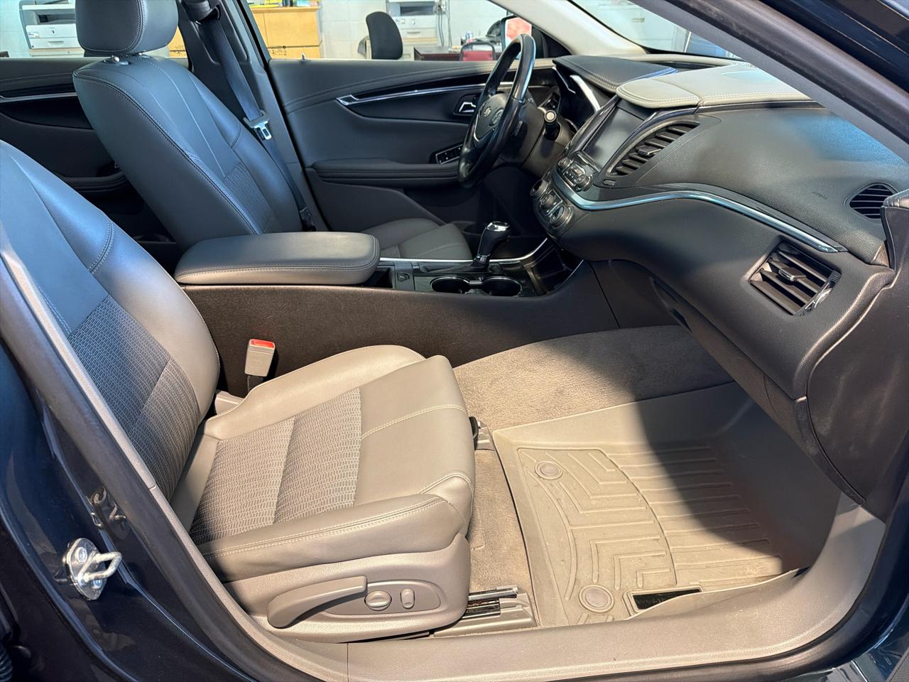 Chevrolet Impala 4dr Sdn LT w/1LT 2018