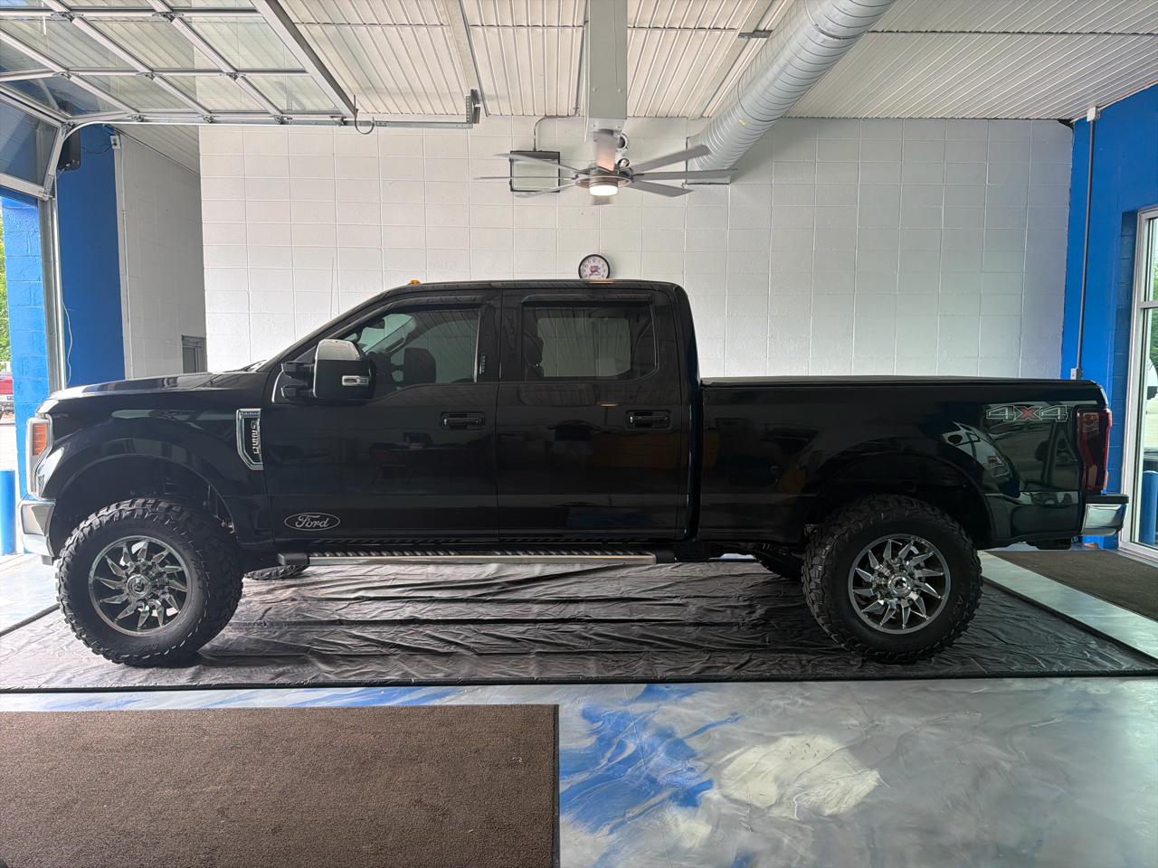 Ford Super Duty F-250 SRW 4WD Crew Cab 172" Lariat 2017