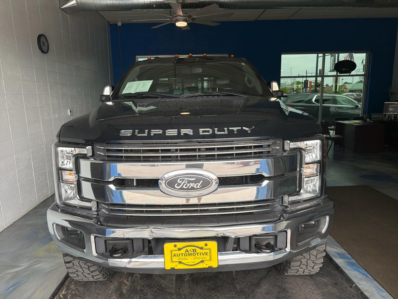 Ford Super Duty F-250 SRW 4WD Crew Cab 172" Lariat 2017