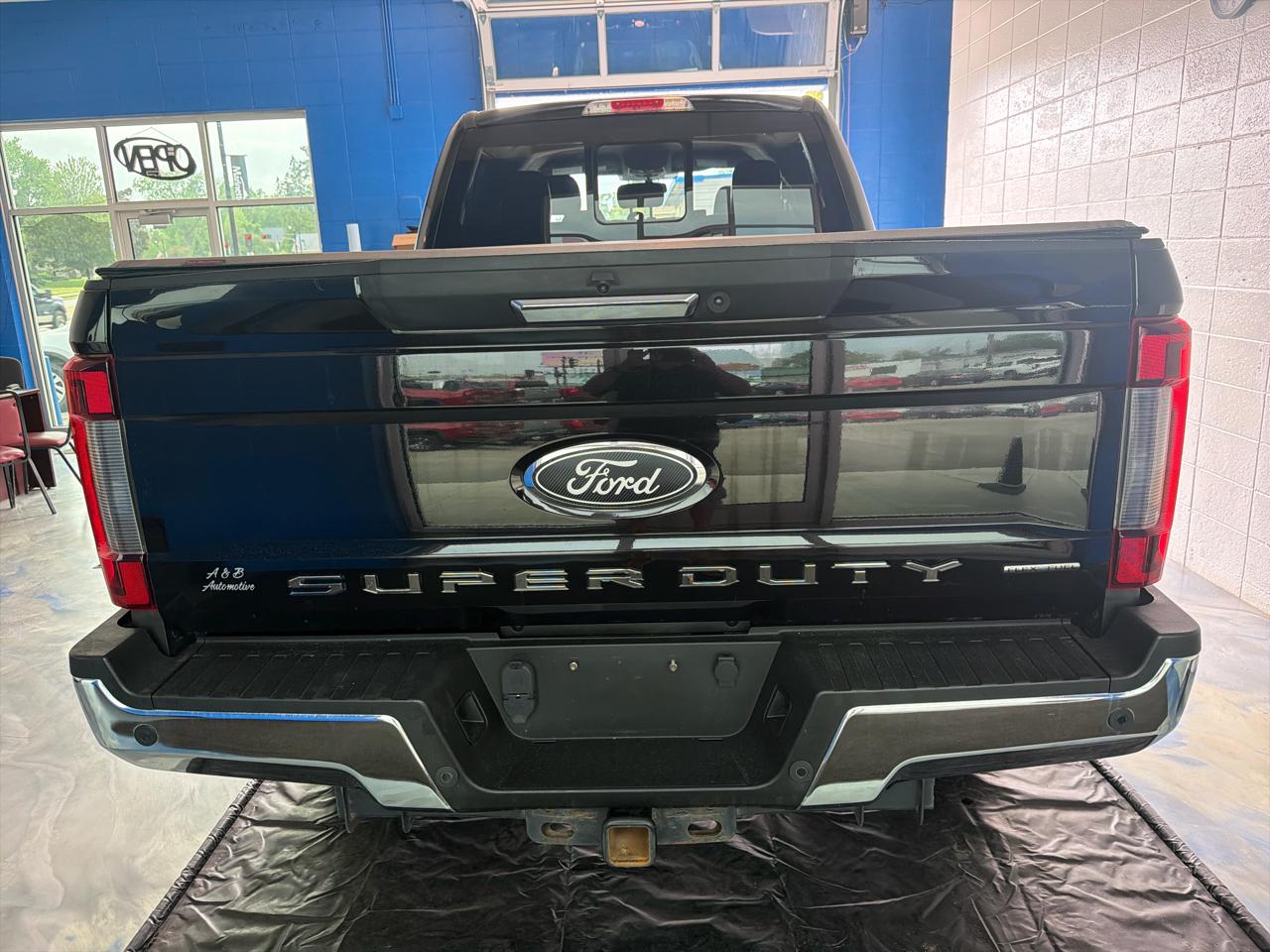 Ford Super Duty F-250 SRW 4WD Crew Cab 172" Lariat 2017