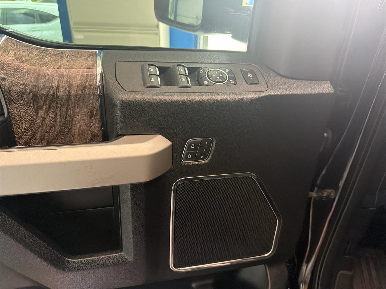 Ford Super Duty F-250 SRW 4WD Crew Cab 172" Lariat 2017