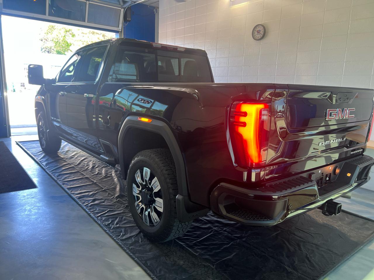 GMC Sierra 2500HD 4WD Crew Cab 159" Denali 2024