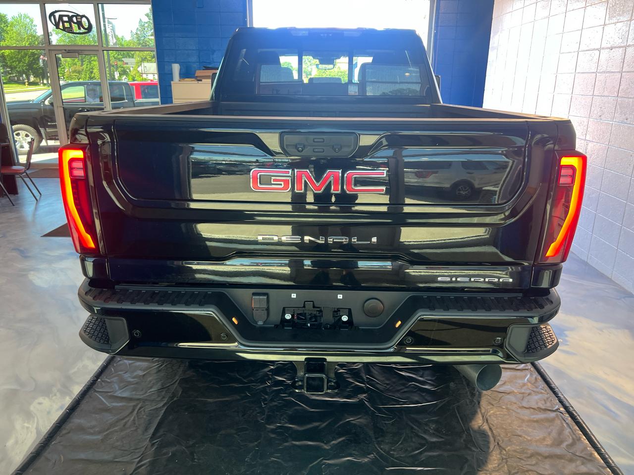 GMC Sierra 2500HD 4WD Crew Cab 159" Denali 2024