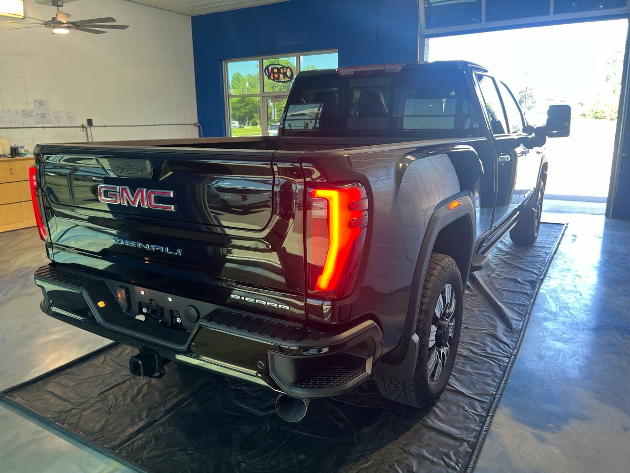 GMC Sierra 2500HD 4WD Crew Cab 159" Denali 2024