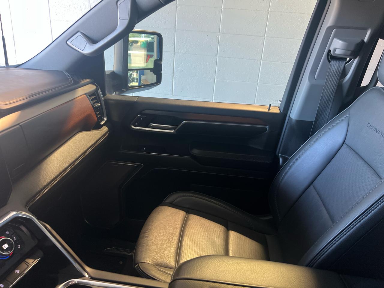 GMC Sierra 2500HD 4WD Crew Cab 159" Denali 2024