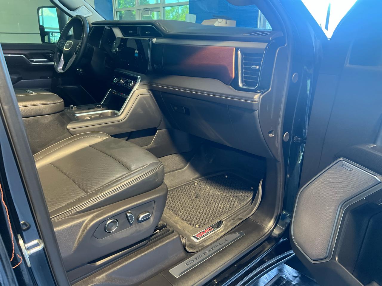 GMC Sierra 2500HD 4WD Crew Cab 159" Denali 2024