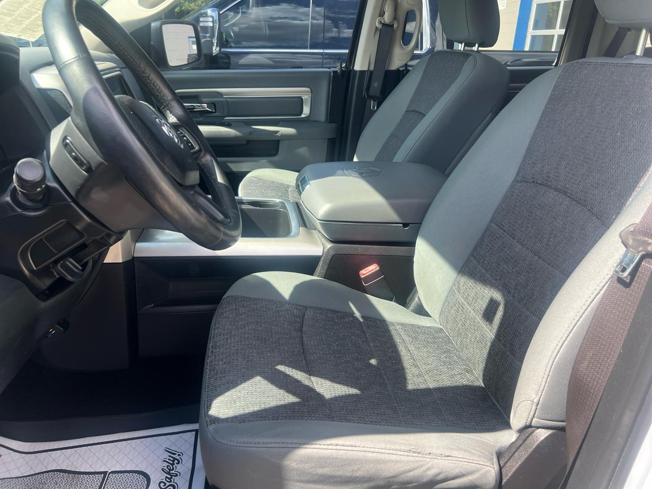 RAM 1500 4WD Crew Cab 140.5" Big Horn 2015