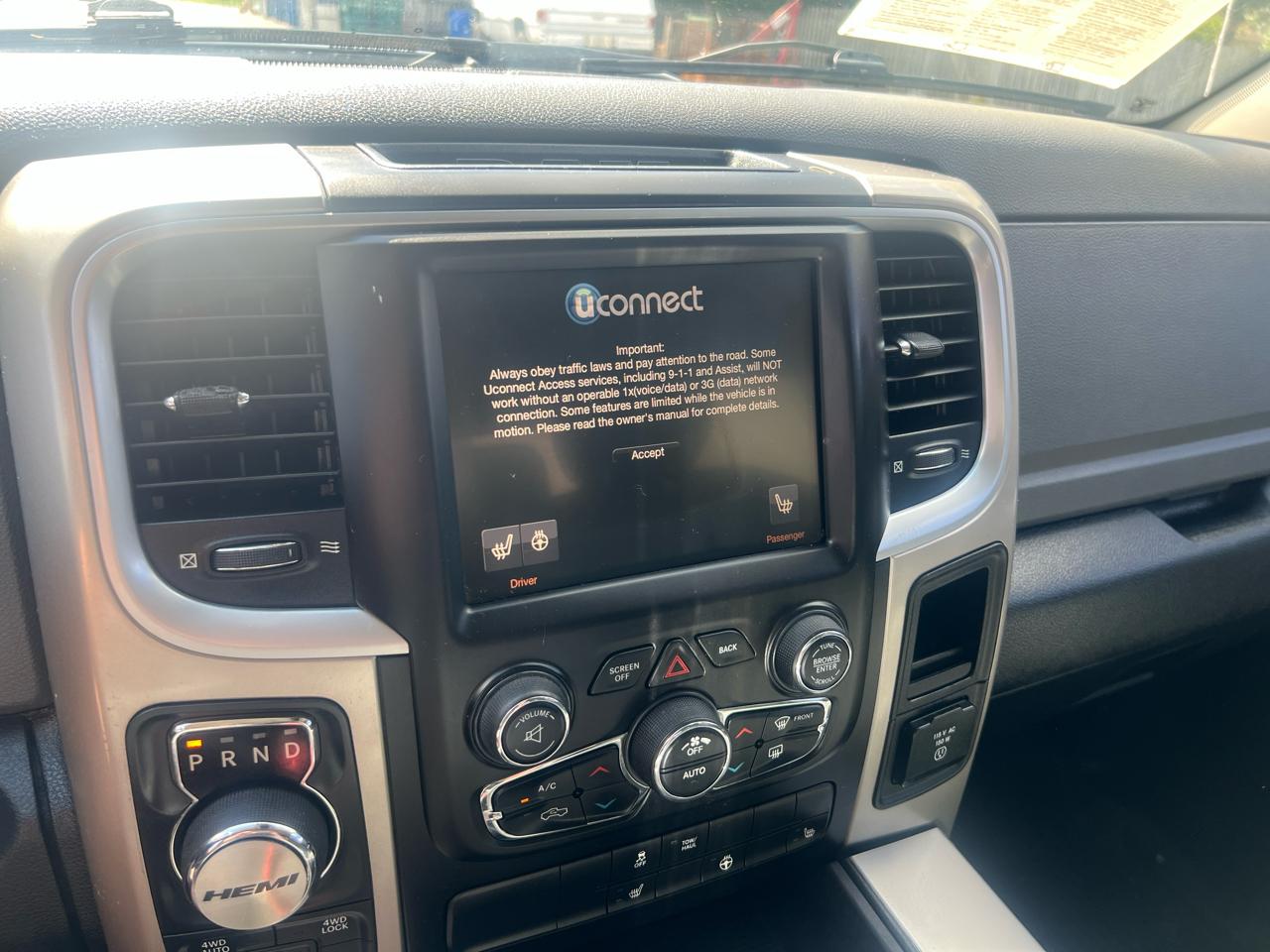 RAM 1500 4WD Crew Cab 140.5" Big Horn 2015