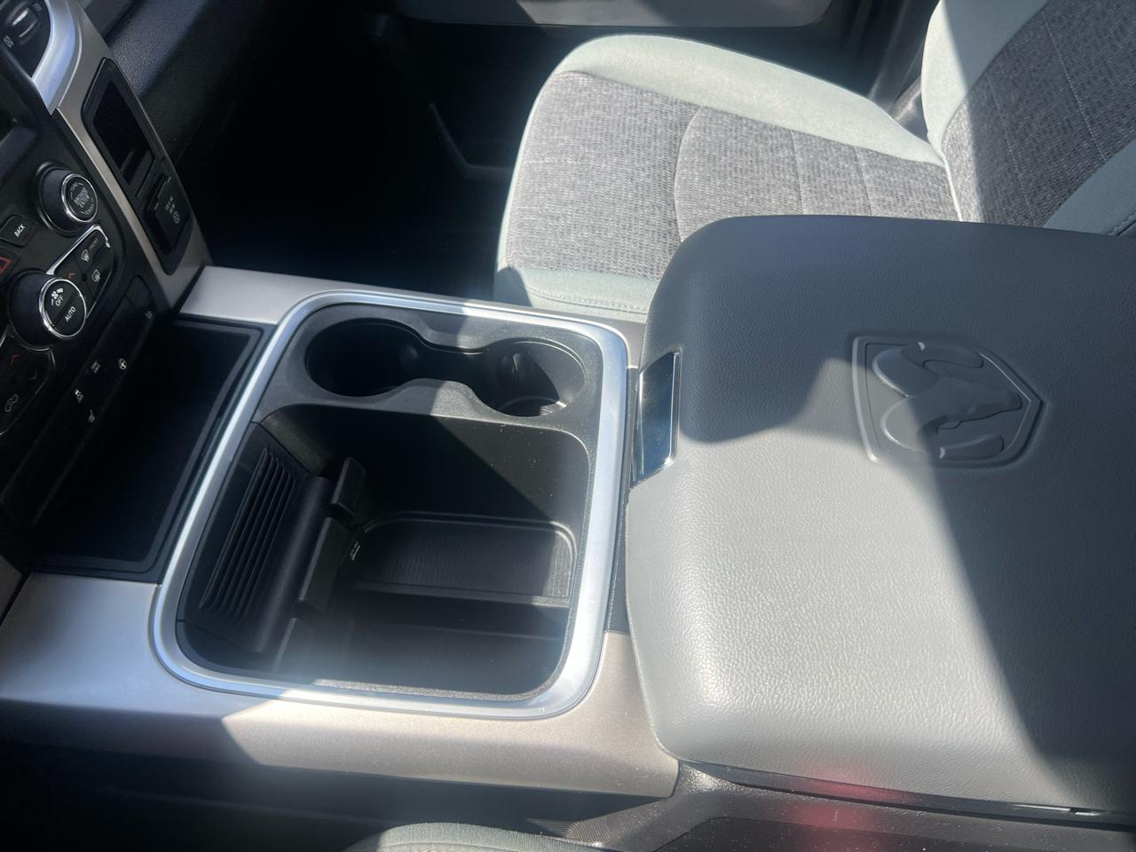 RAM 1500 4WD Crew Cab 140.5" Big Horn 2015