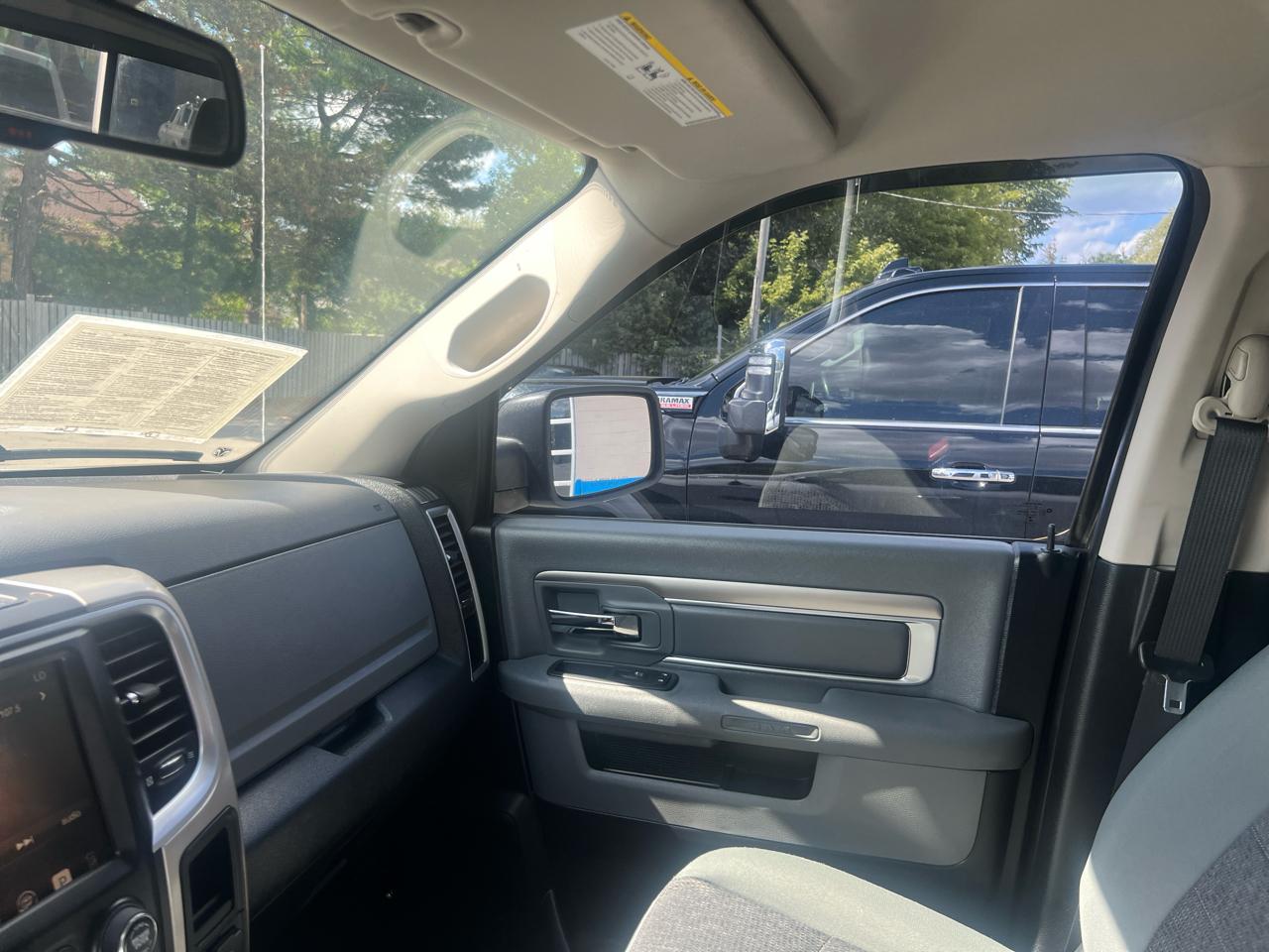 RAM 1500 4WD Crew Cab 140.5" Big Horn 2015
