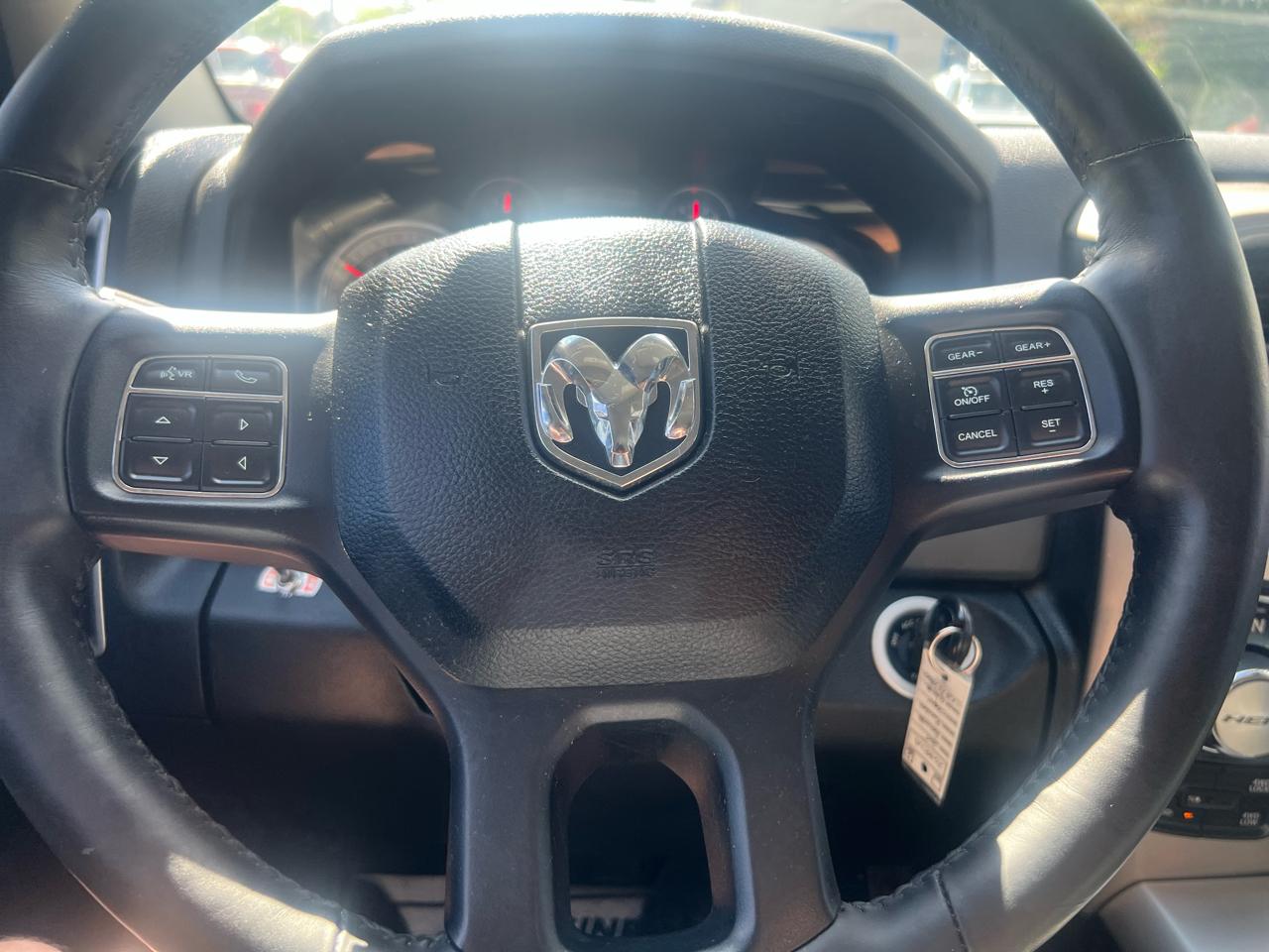 RAM 1500 4WD Crew Cab 140.5" Big Horn 2015