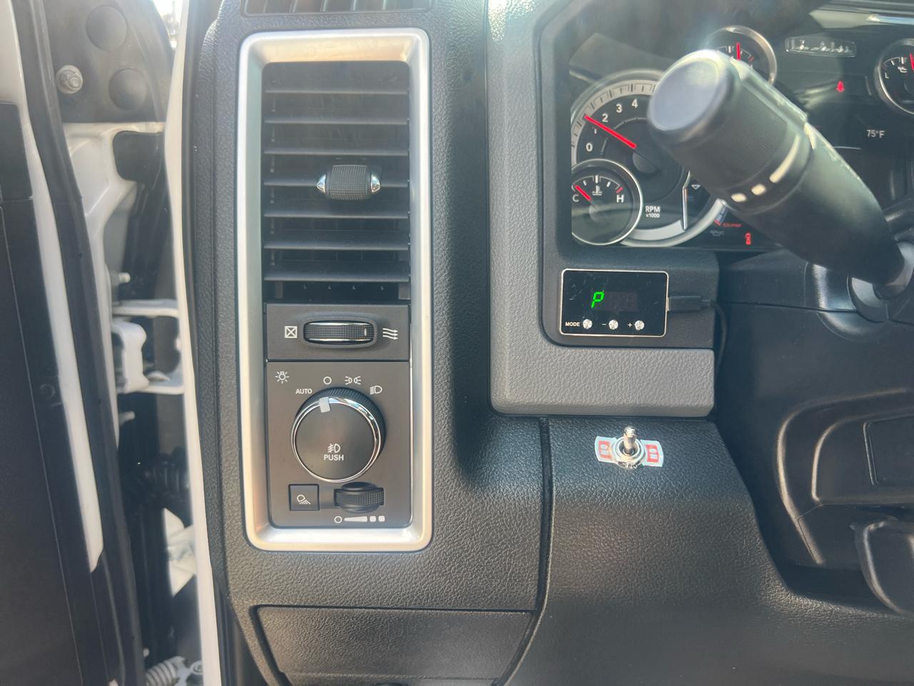 RAM 1500 4WD Crew Cab 140.5" Big Horn 2015