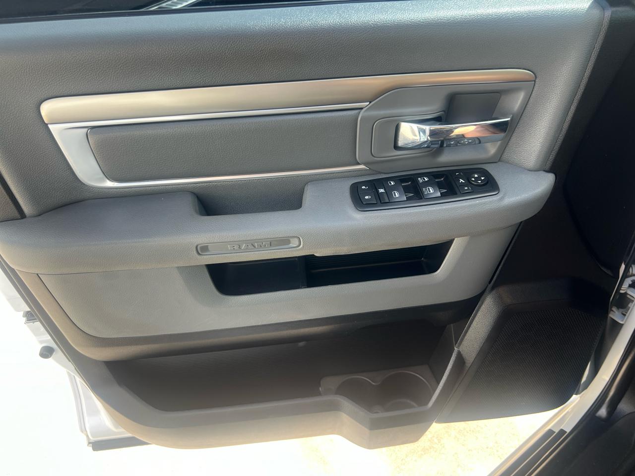 RAM 1500 4WD Crew Cab 140.5" Big Horn 2015