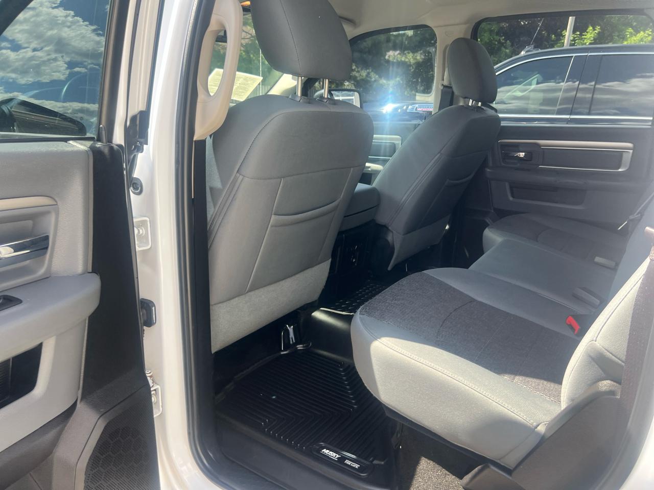 RAM 1500 4WD Crew Cab 140.5" Big Horn 2015