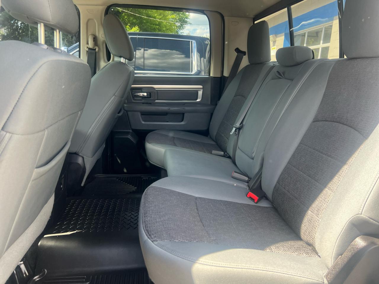 RAM 1500 4WD Crew Cab 140.5" Big Horn 2015